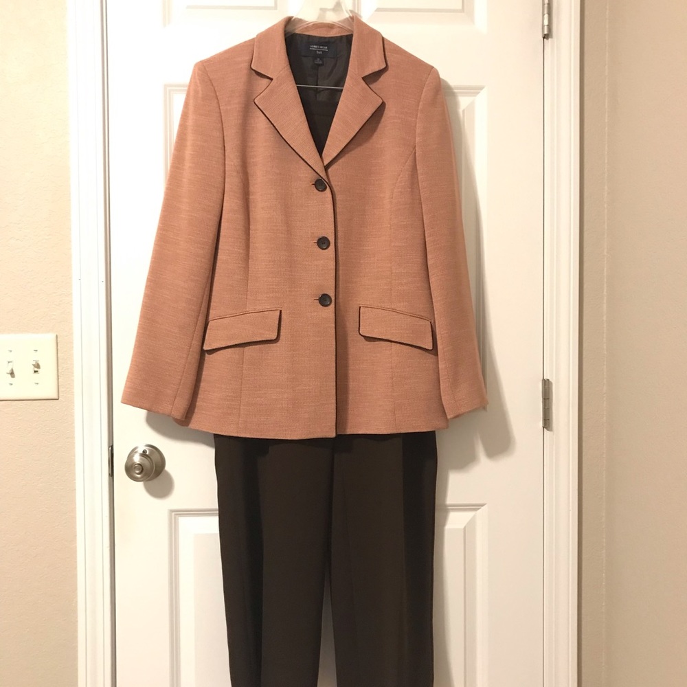Jones Wear Pantsuit (lined, peachy brown with brown dress pants) very sharp 👜